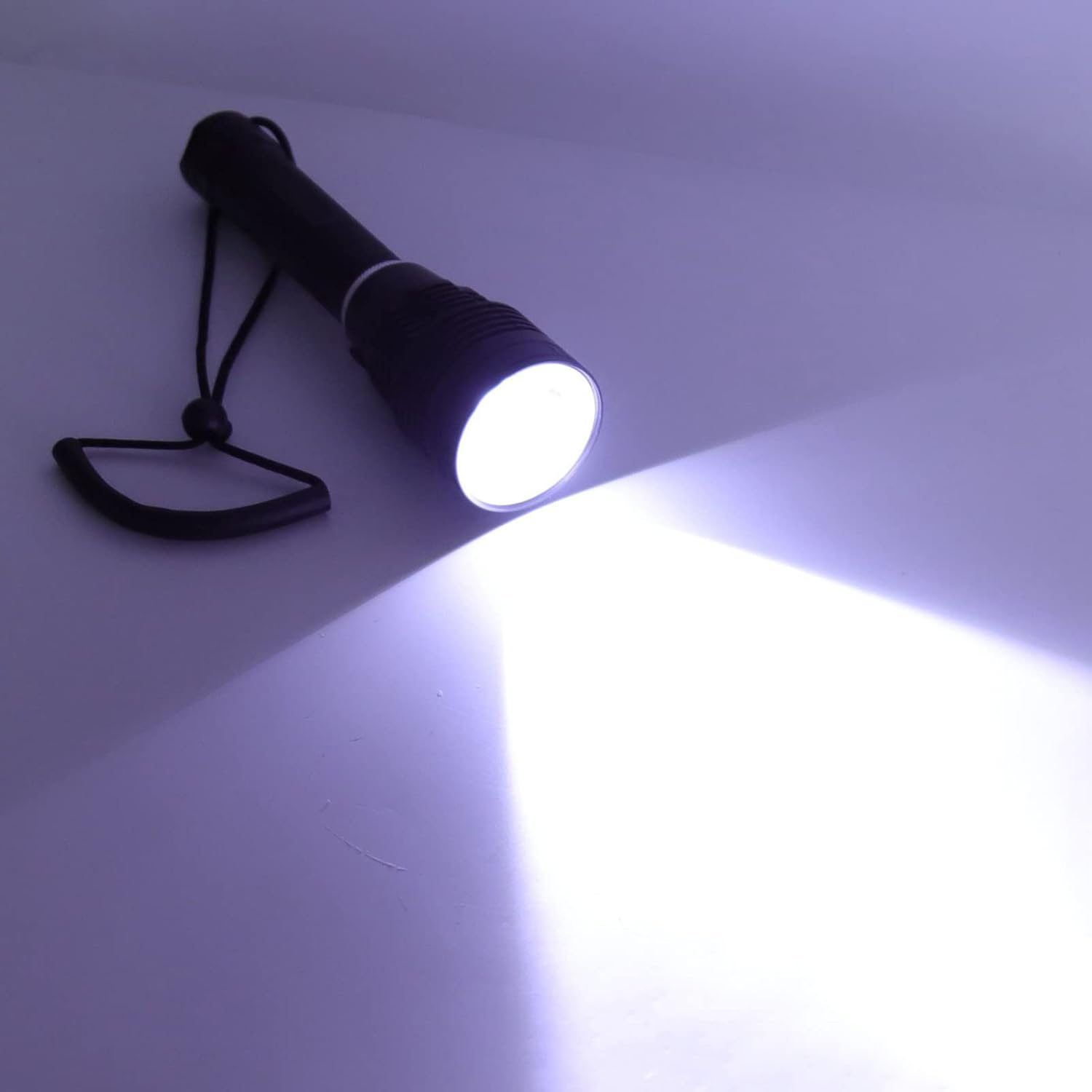 P70 Professional Rechargeable Diving Flashlight